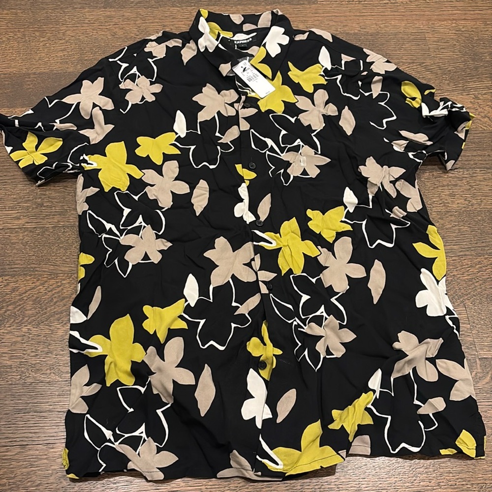 NWT Express Printed Short Sleeve Button Down Shirt